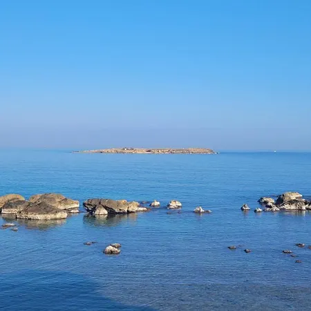 3 Bedroom In Nea Chora 400 Meters Walk To The Апартаменты *