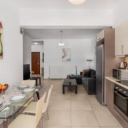 3 Bedroom In Nea Chora 400 Meters Walk To The Апартаменты *